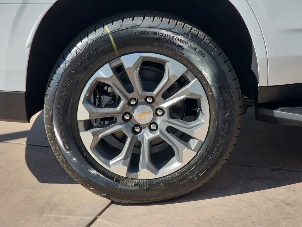 New 2026 Summit White Chevrolet LT image 40