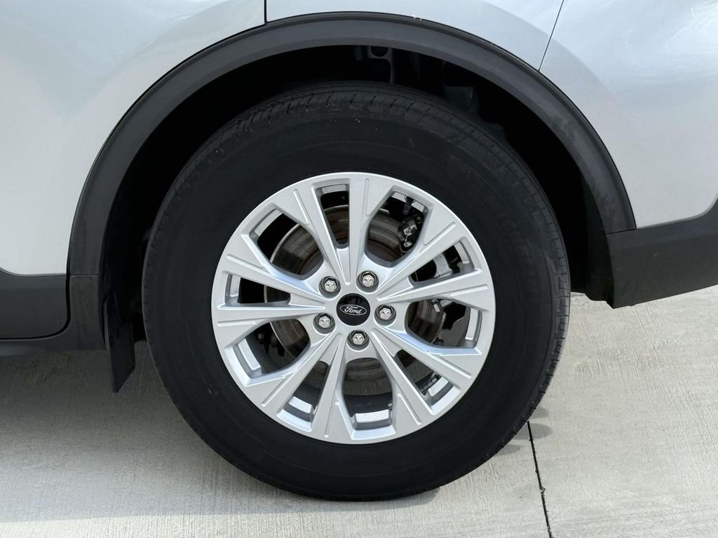 Used 2023 Silver Ford Active image 11