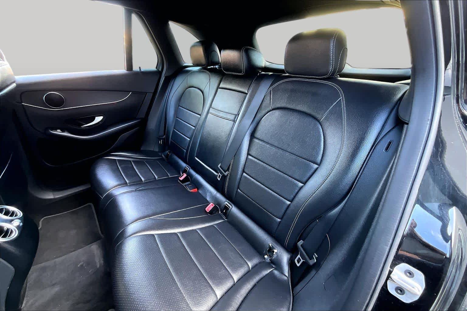 Used 2022  Mercedes-Benz GLC 300 image 20