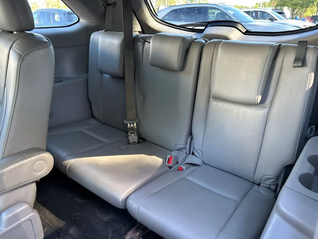 Used 2019 Silver Toyota XLE image 26