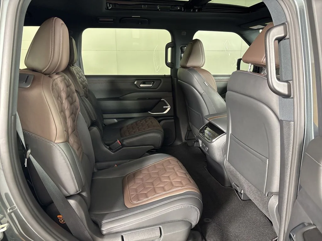 New 2026 Alpine Metallic Nissan Platinum Reserve image 21