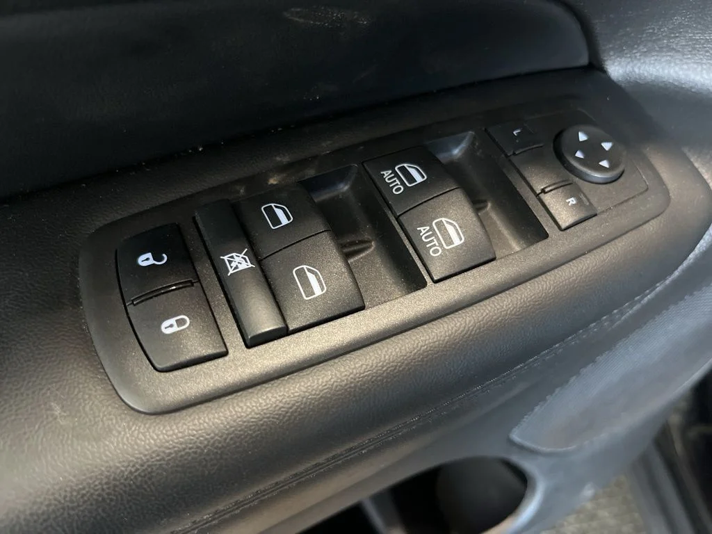 Used 2022 Black Jeep Limited image 4