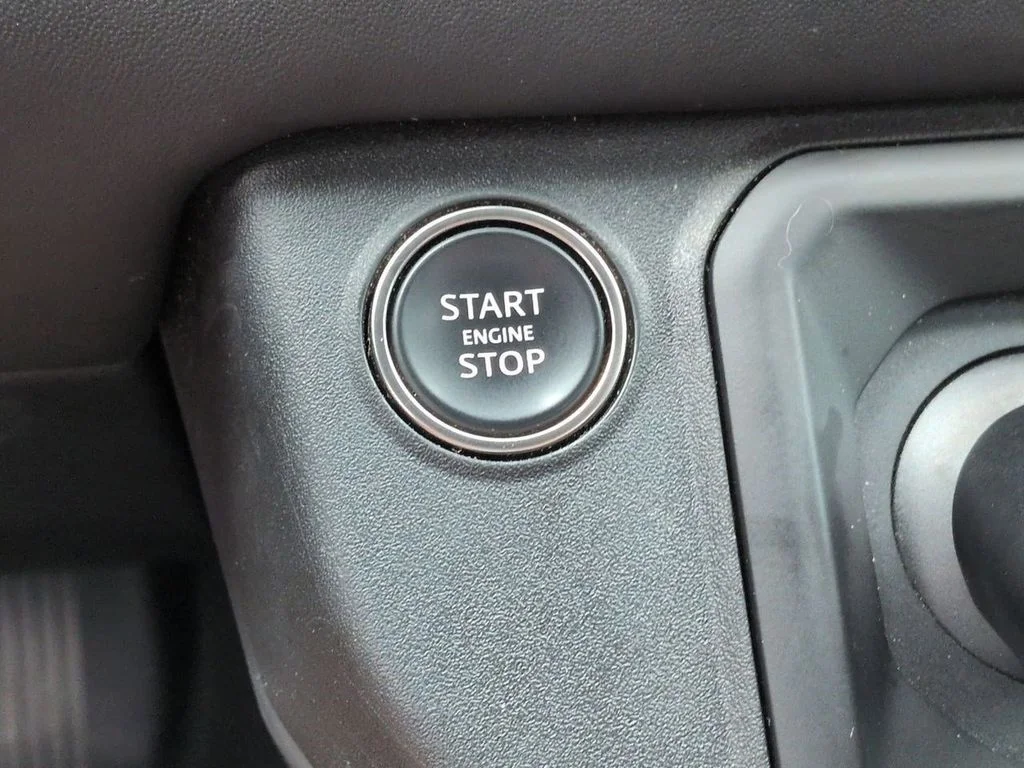 Used 2024  Land Rover X-Dynamic SE image 26