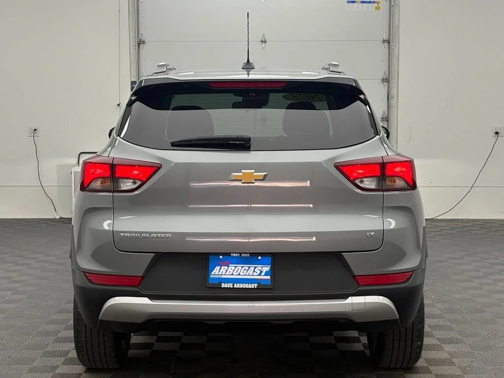 Used 2025 Sterling Gray Metallic Chevrolet LT image 7