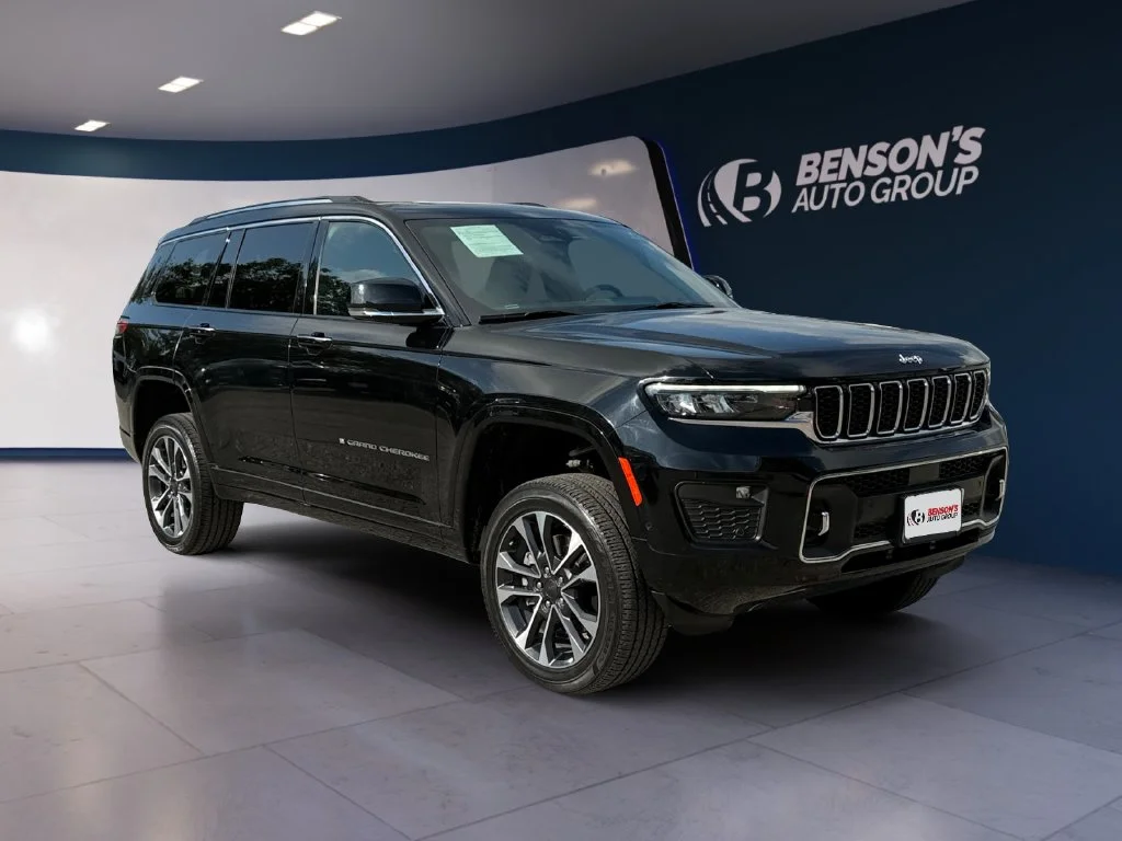 Used 2023 Black Jeep Overland image 7