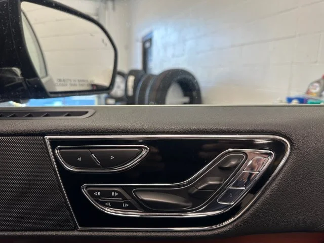 Used 2021 Black Lincoln Reserve image 27