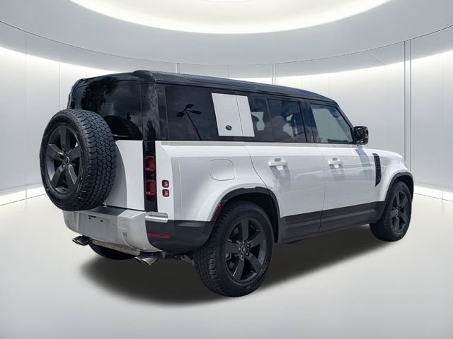 Used 2024 White Land Rover SE image 6