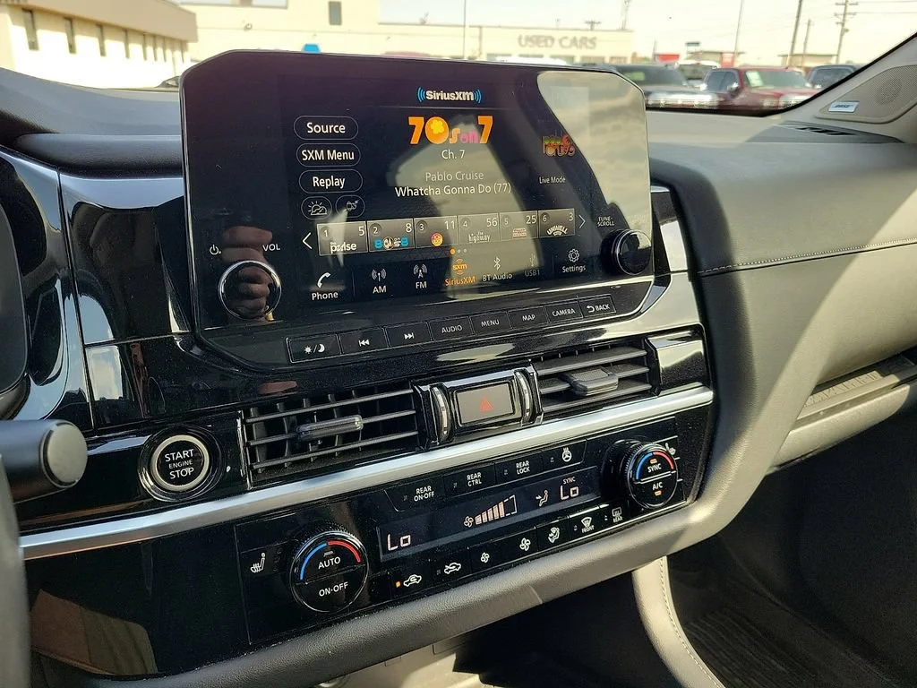 Used 2022  Nissan SL image 22