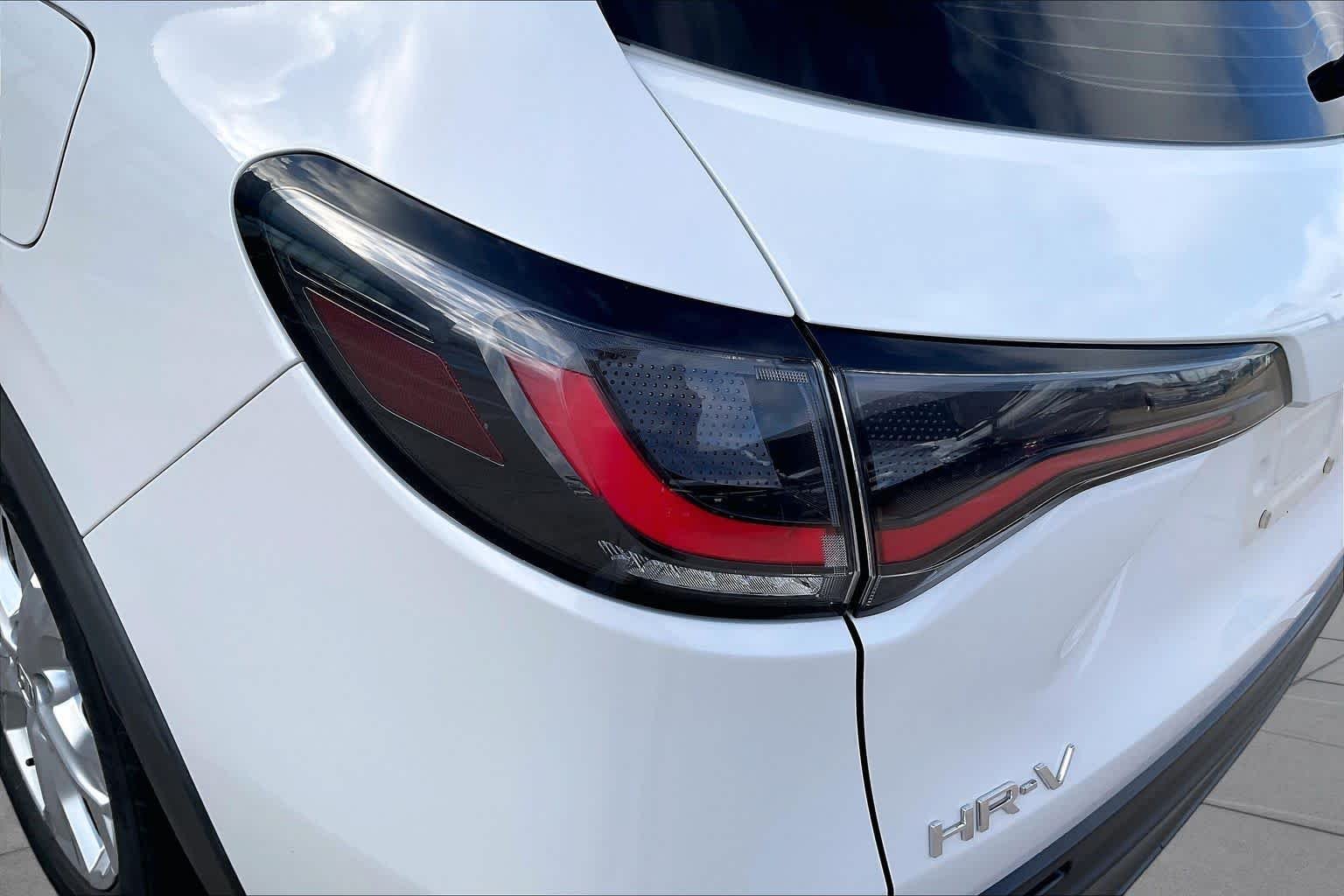 Used 2023 Platinum White Pearl Honda LX image 28