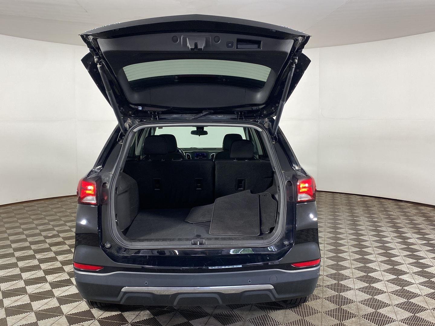 Used 2022 Mosaic Black Metallic Chevrolet LT image 21