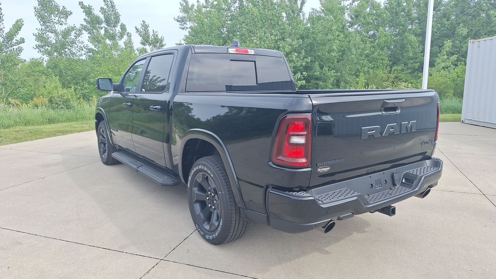 New 2026 Diamond Black Crystal Pearl-Coat Exterior Paint RAM Big Horn/Lone Star image 5