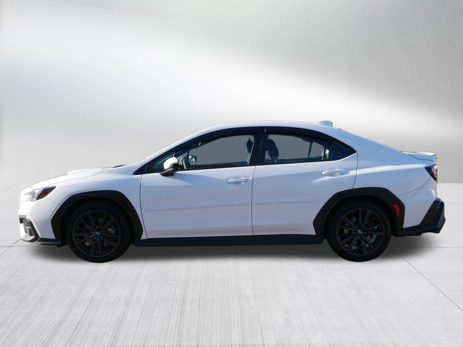 Used 2024 Ceramic White Subaru Premium image 4