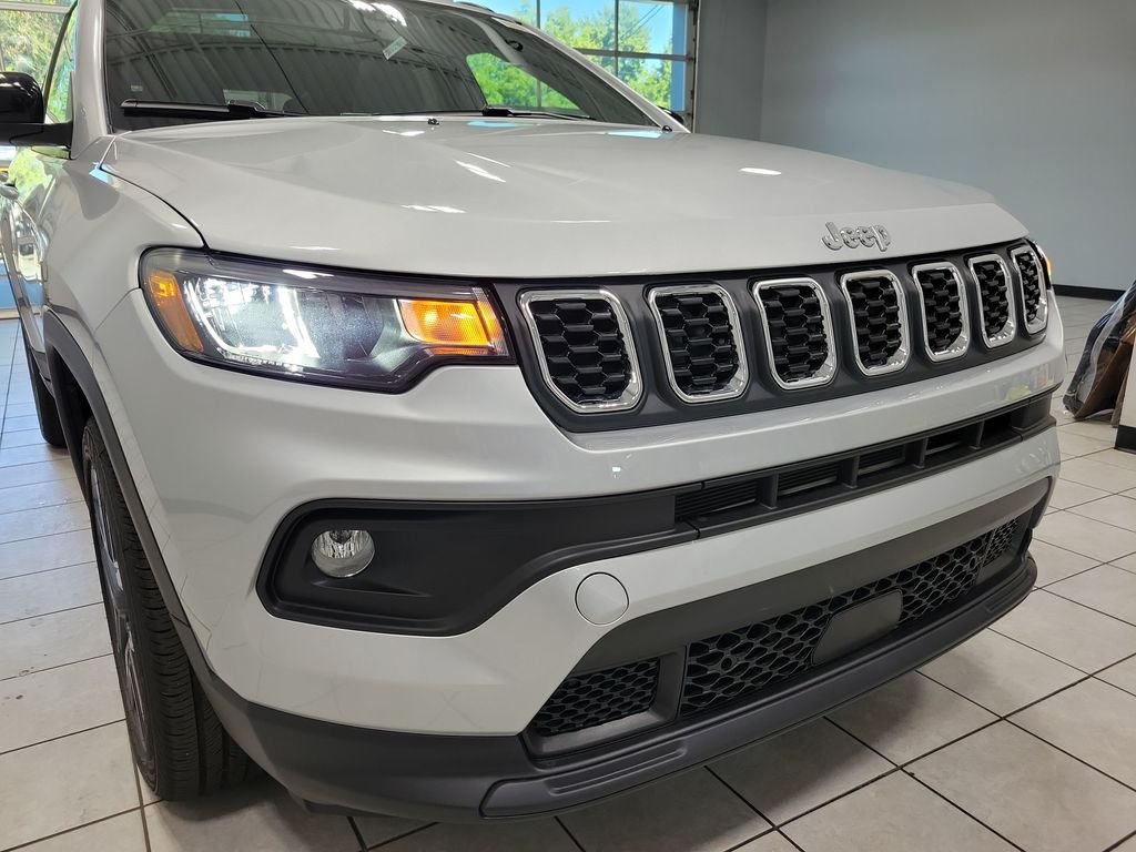 New 2026 Silver Zynith Metallic Clearcoat Jeep  image 13