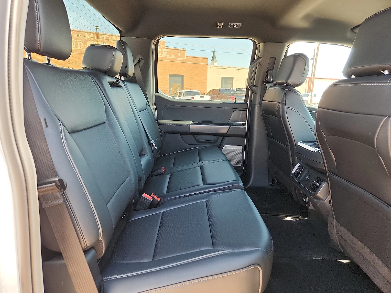New 2026 Oxford White Ford Lariat image 19