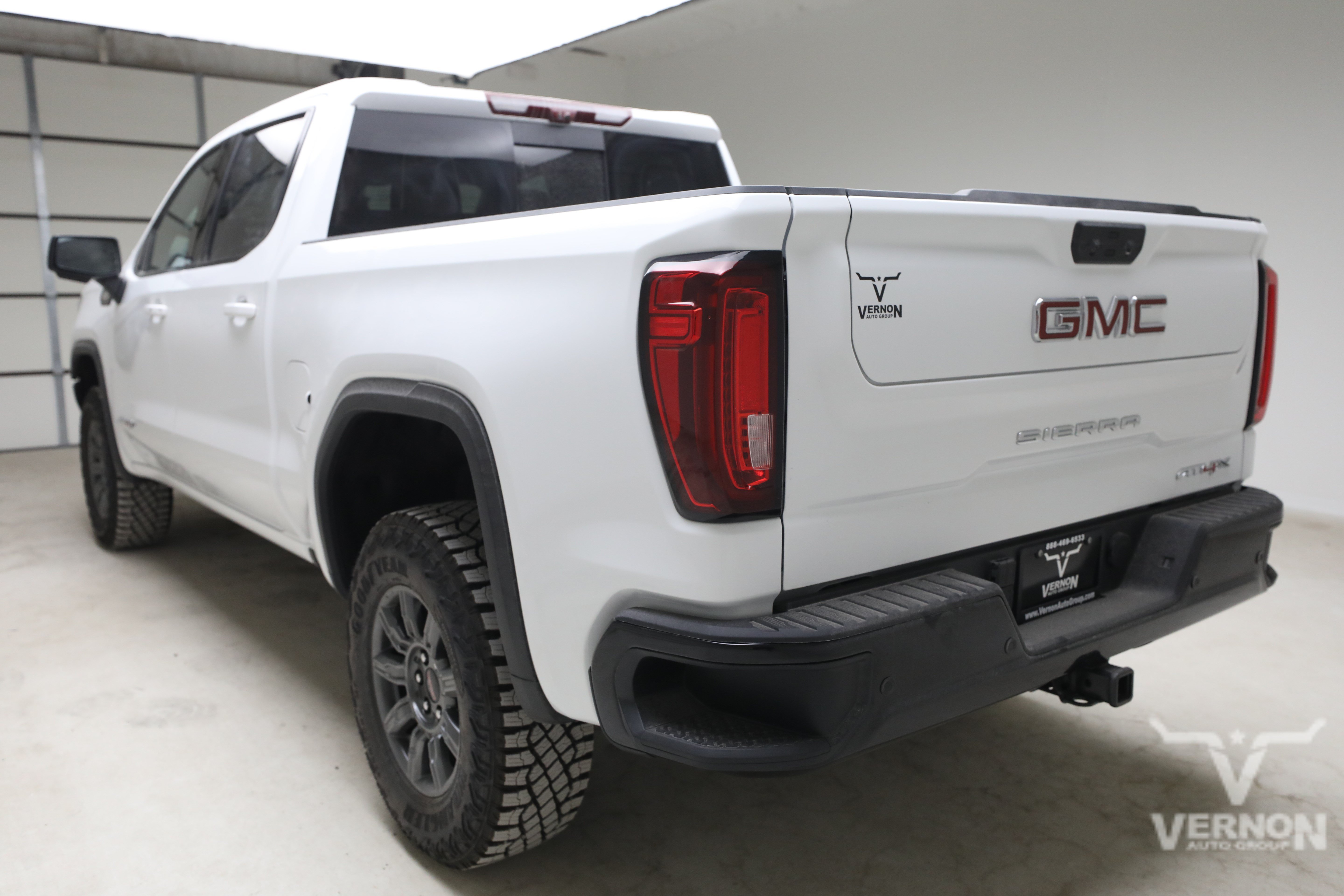 New 2026 Summit White GMC N image 3