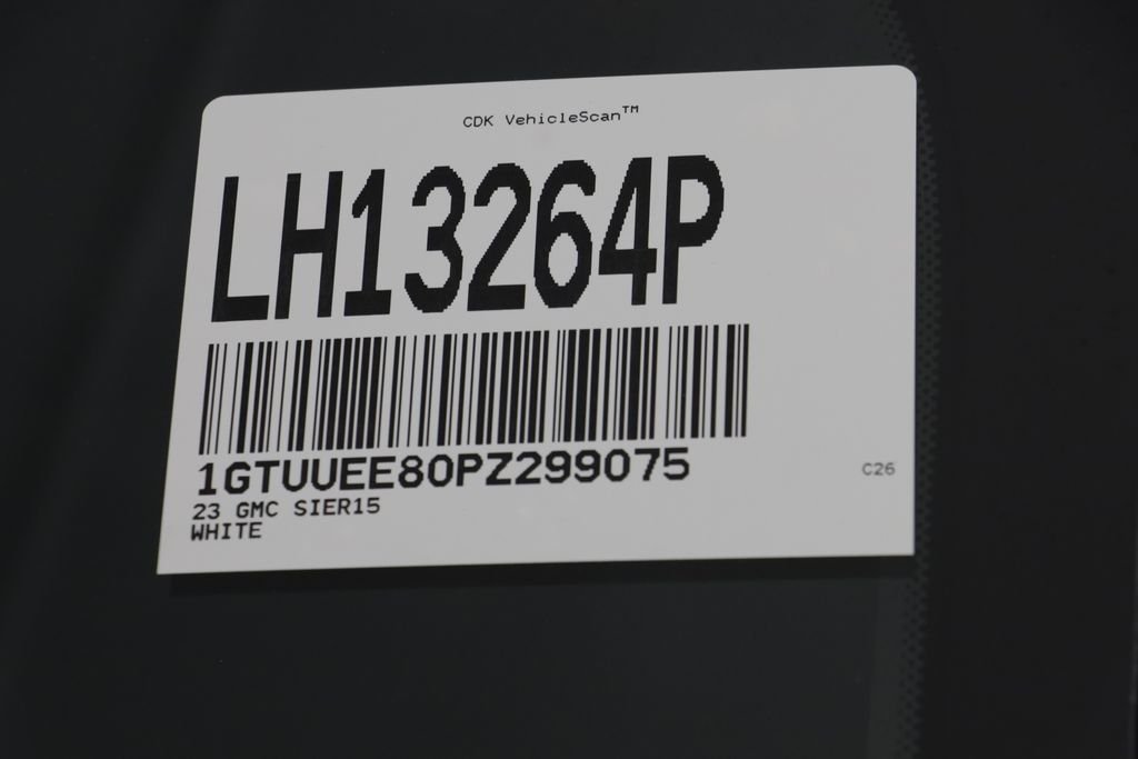 Used 2023 White GMC AT4 image 30