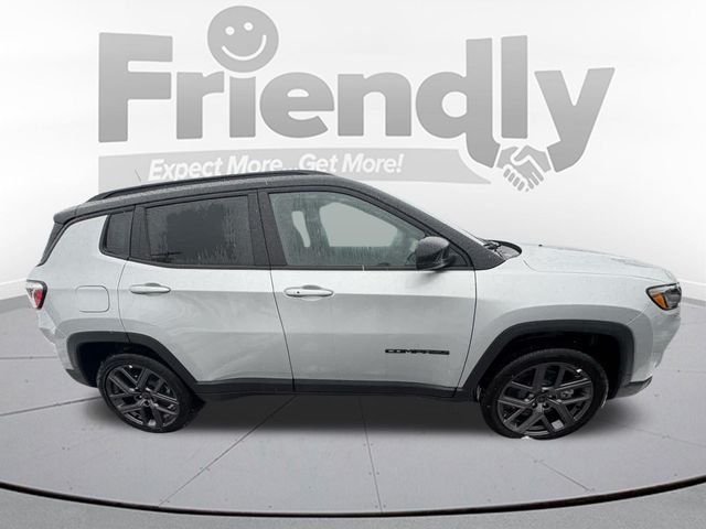 New 2026 Silver Zynith Metallic Clear-Coat Exterior Paint Jeep Limited image 4