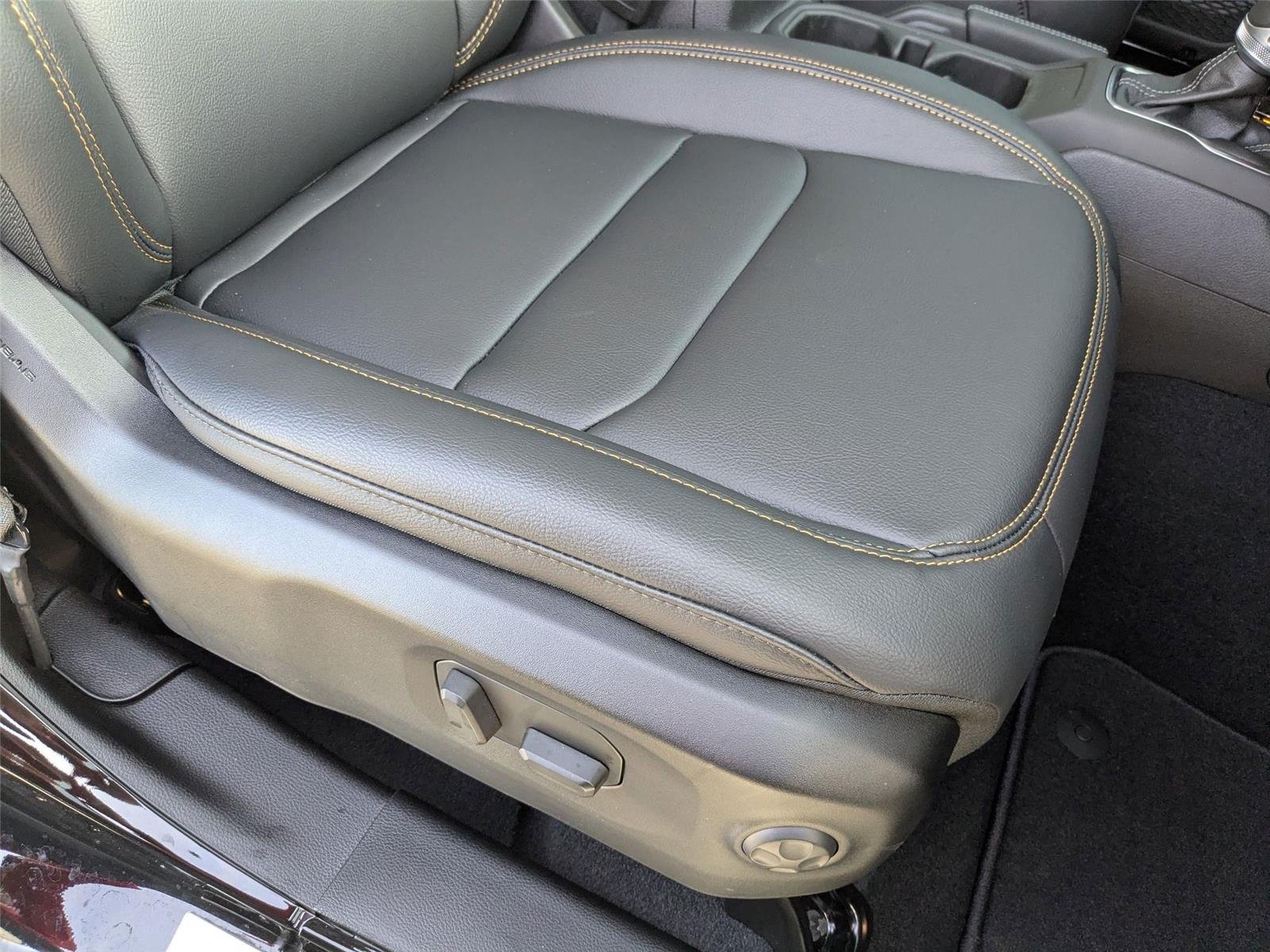 2025 Jeep Wrangler 4-Door Sahara - Photo 31