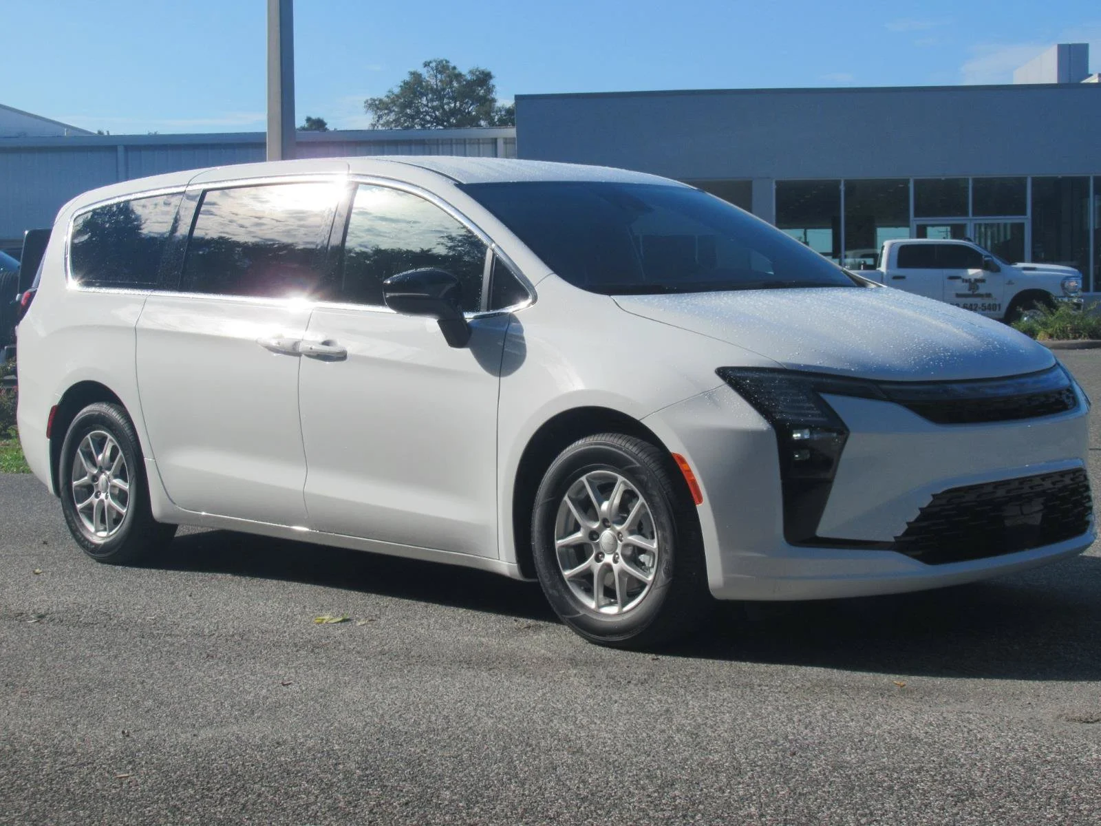 2027 Chrysler Pacifica Select