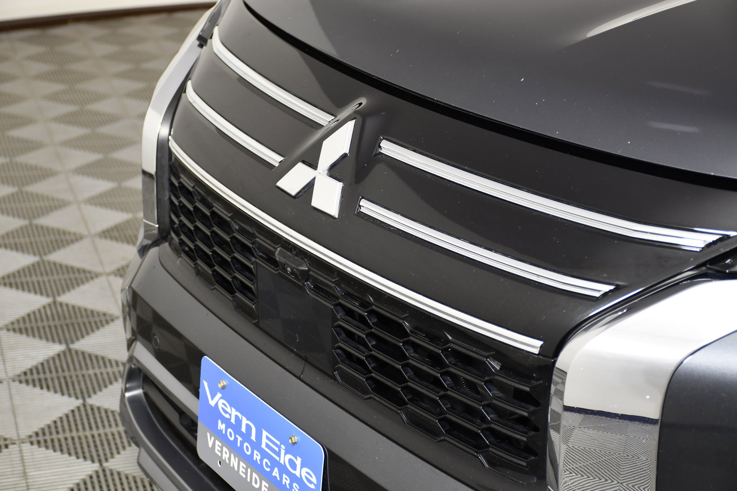 Certified Used 2025 Gray Mitsubishi SEL image 11