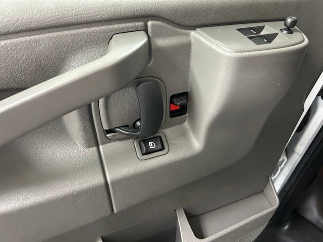 Used 2025 Summit White GMC Work Van image 17