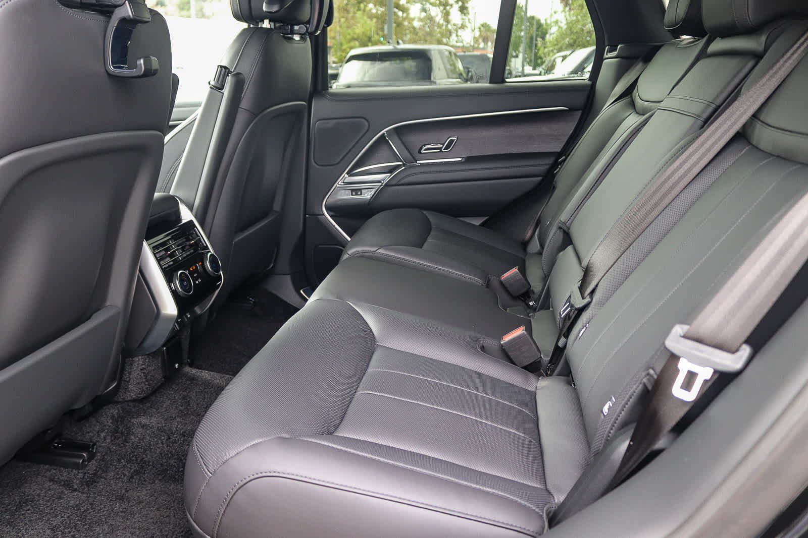 New 2026 Santorini Black Land Rover SE image 16