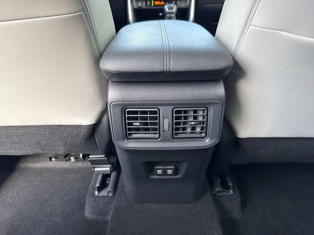Used 2019  Toyota Limited image 19