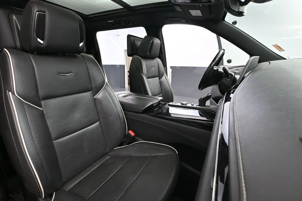 Used 2021 White Cadillac Sport image 60