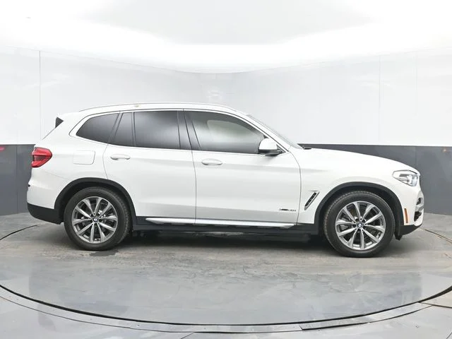 Used 2018 Alpine White BMW xDrive30i image 11
