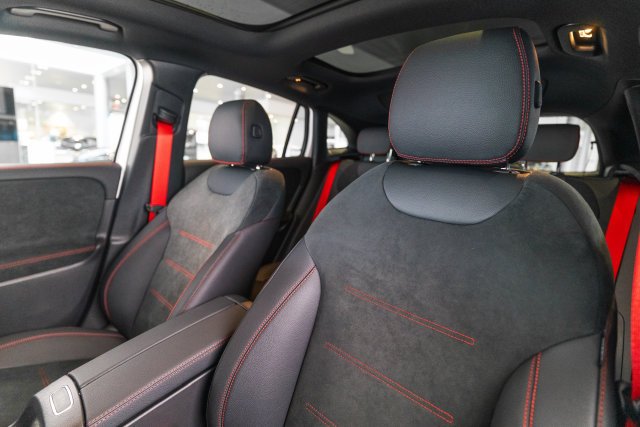 New 2026 Polar White Mercedes-Benz GLA 35 AMG® image 43