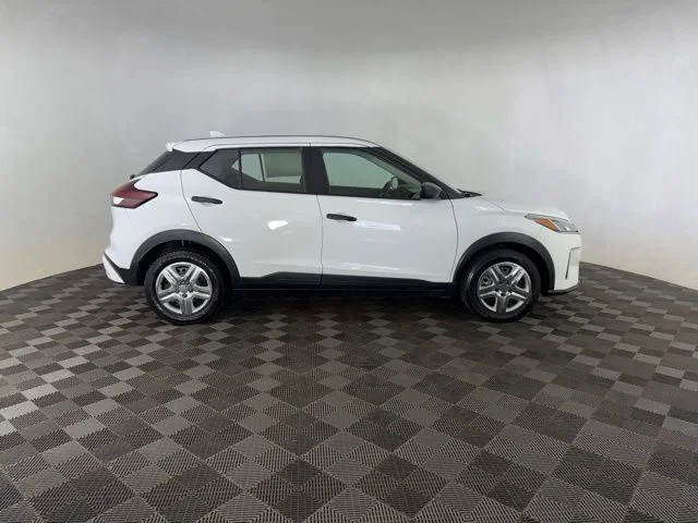 Used 2023 White Nissan S image 4