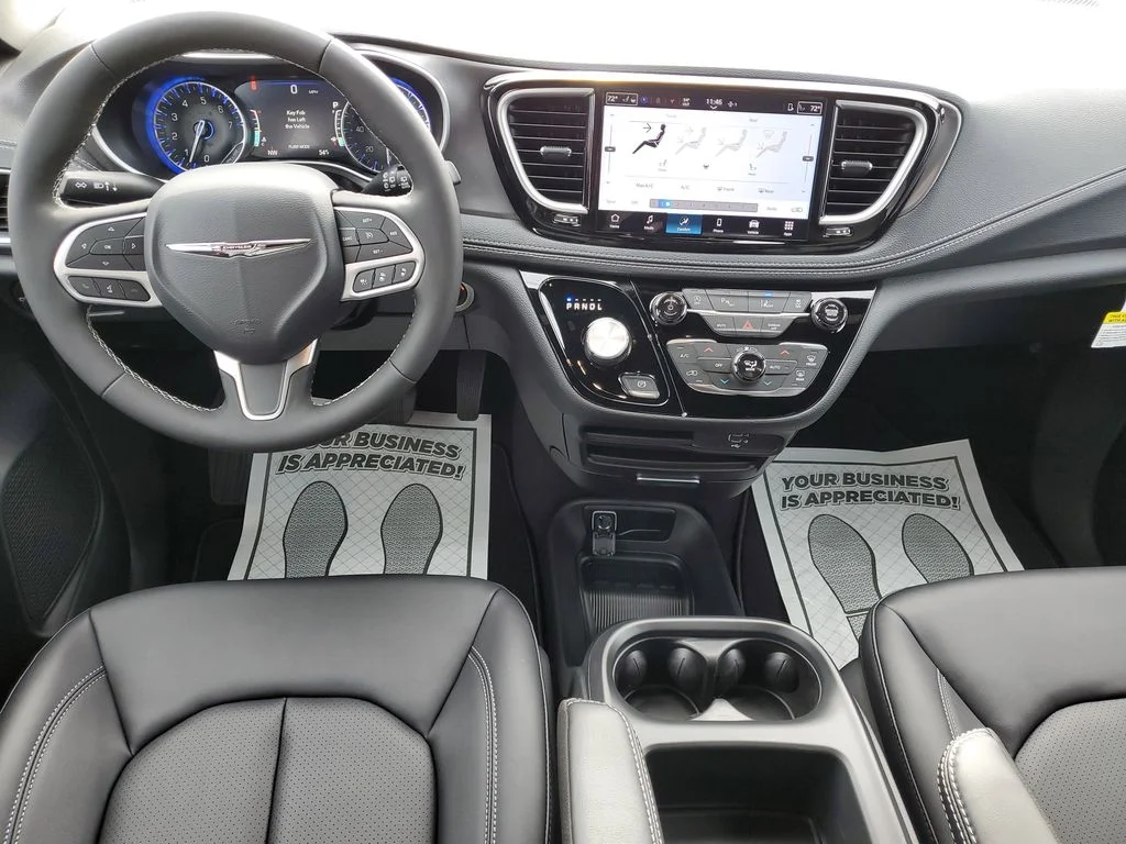 2026 Chrysler Pacifica Select - Photo 29