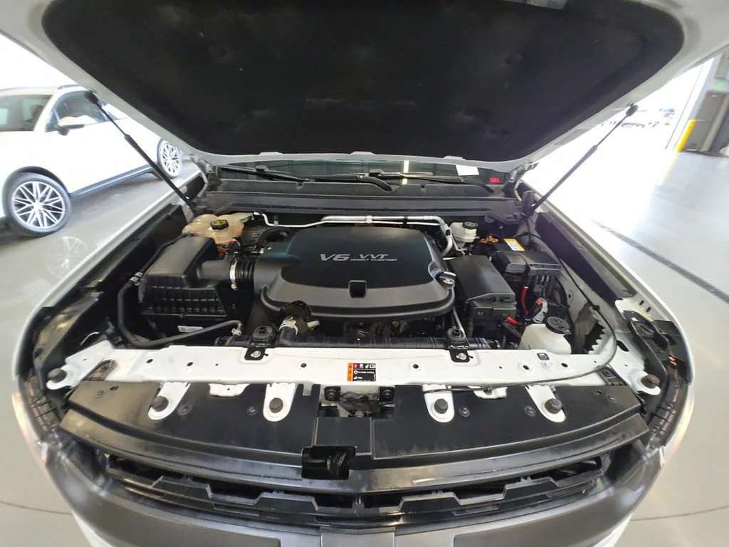 Used 2018 SUMMIT WHITE Chevrolet 4WD Z71 image 30
