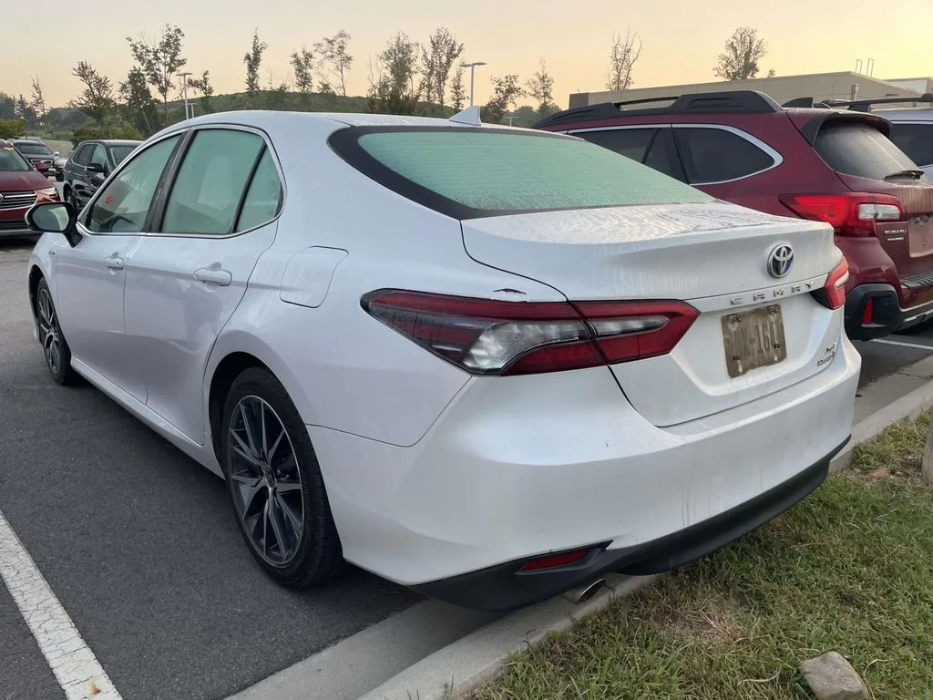 Used 2021 Wind Chill Pearl Toyota Hybrid XLE image 4