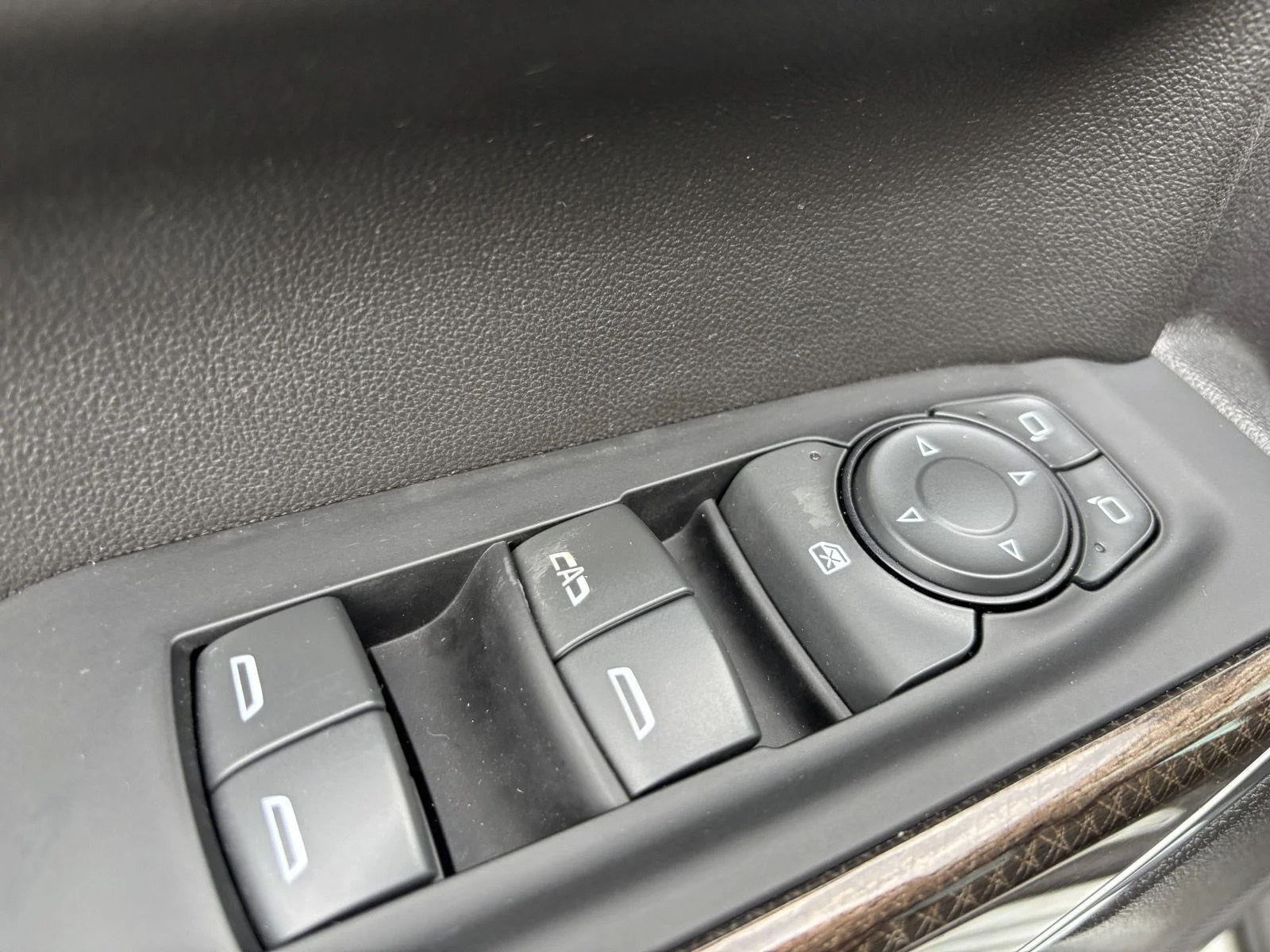 Used 2021 SUMMIT WHITE Chevrolet RST image 16