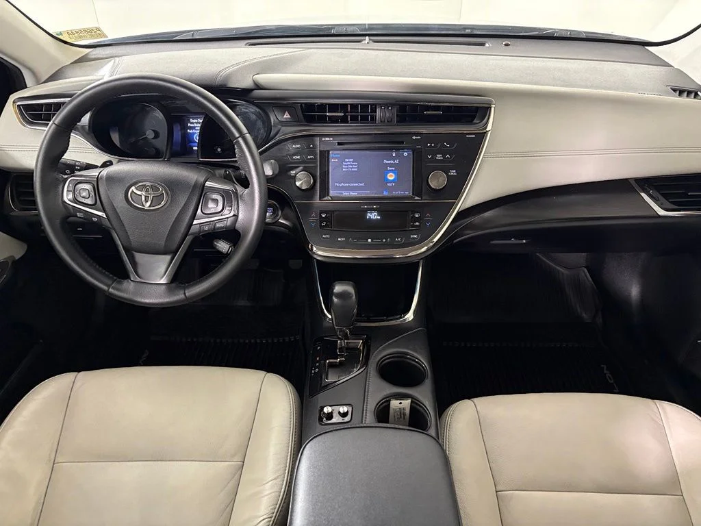 Used 2018 Silver Toyota XLE image 31