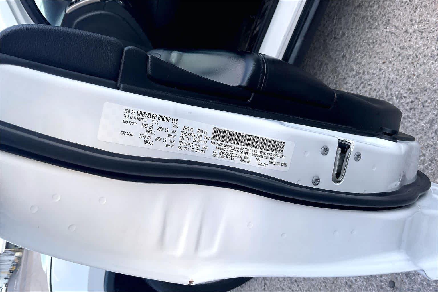 Used 2014 Bright White Clearcoat Jeep Laredo image 29
