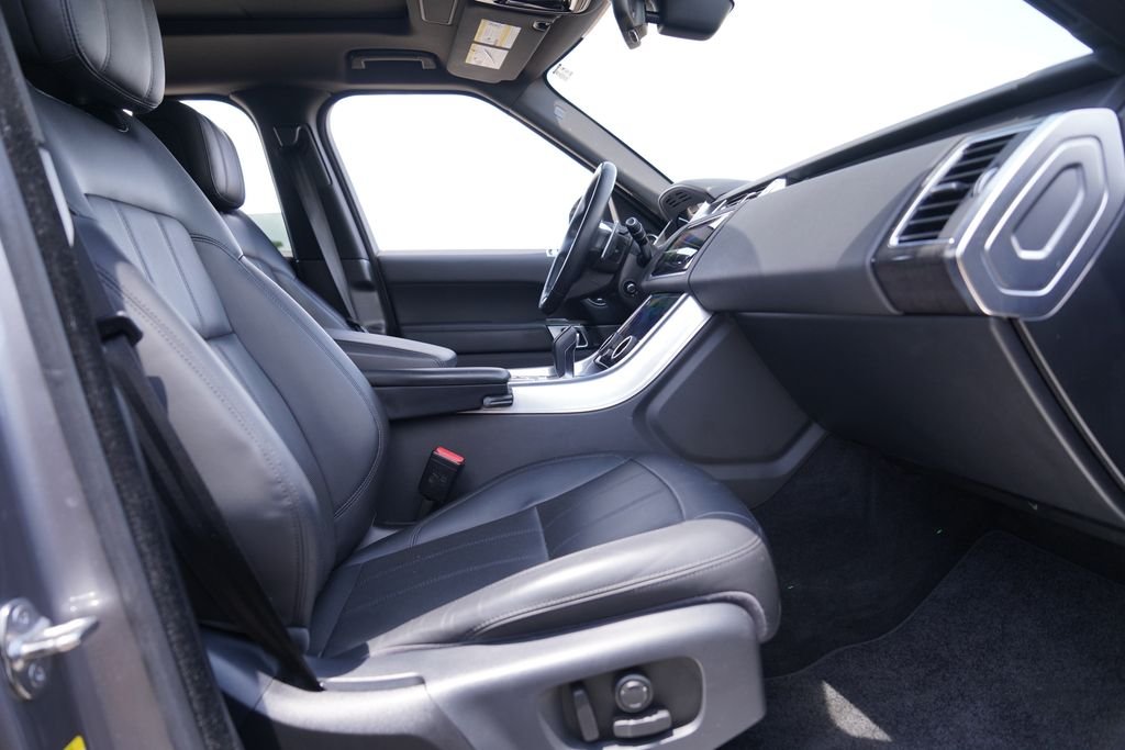 Used 2021 Black Land Rover HSE Silver Edition image 22