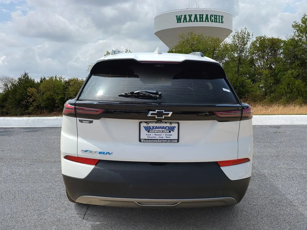 Used 2023 White Chevrolet Premier image 4