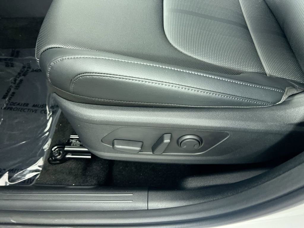 New 2026 Glacial White Pearl Kia EX image 15
