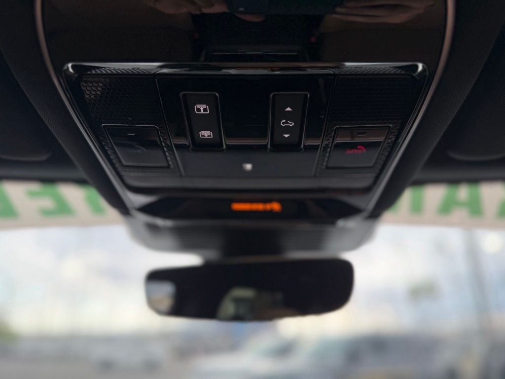 Certified Used 2024 White Land Rover Dynamic SE image 11