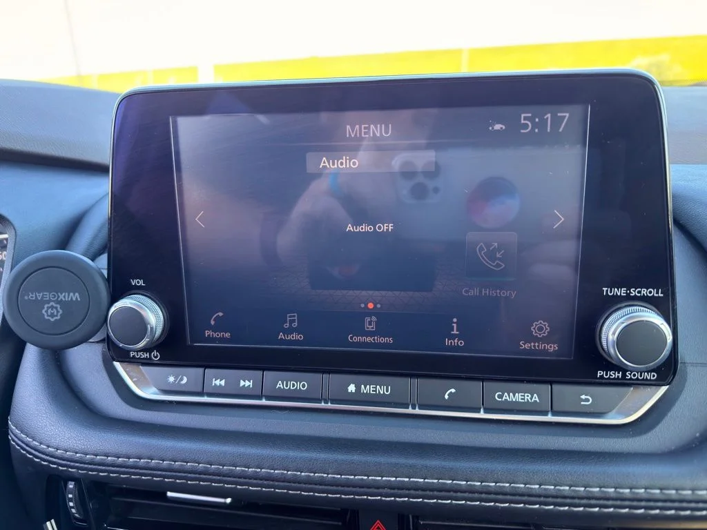 Used 2021 White Nissan SV image 38
