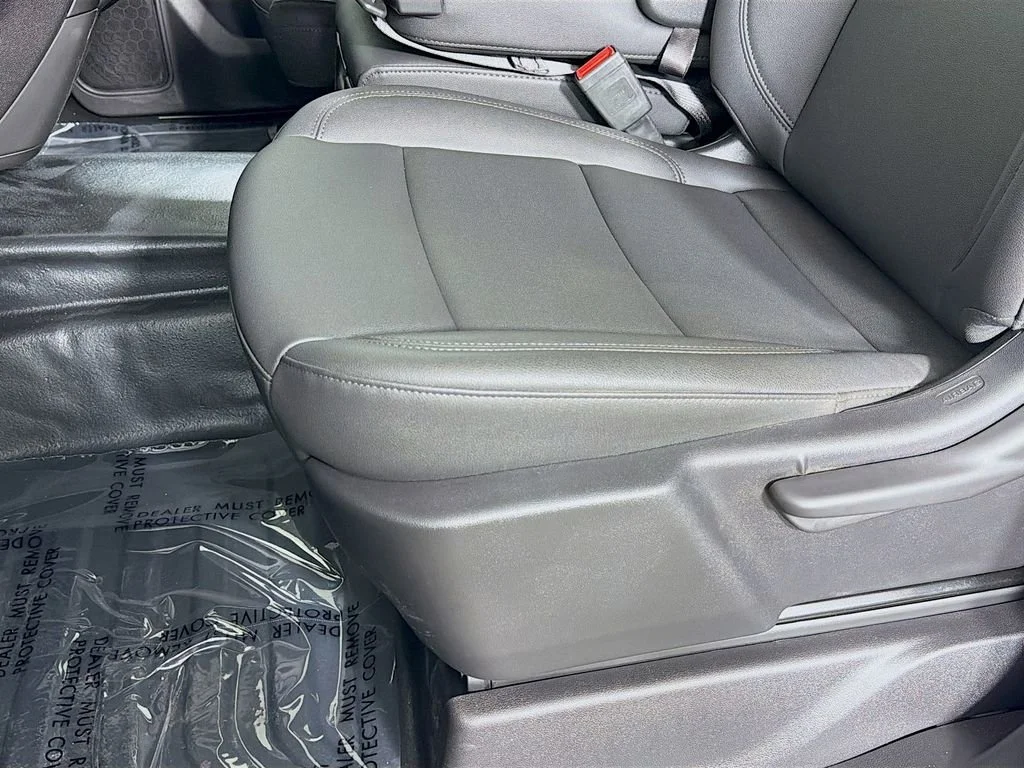 New 2026 Summit White Chevrolet Work Truck image 19