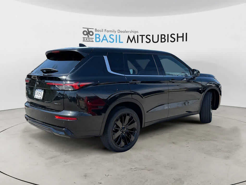 New 2026 Black Diamond Mitsubishi LE image 3