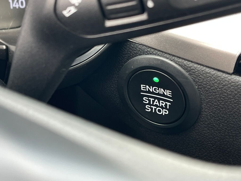 Used 2020 Oxford White Ford SE image 15