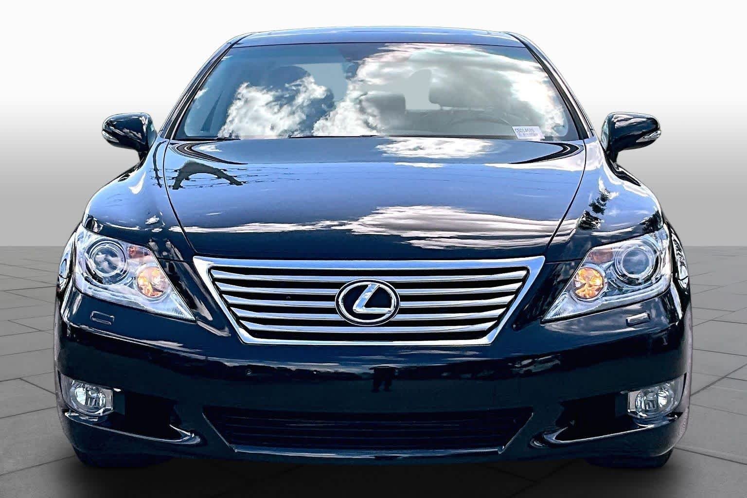 Used 2012 Obsidian Lexus  image 3