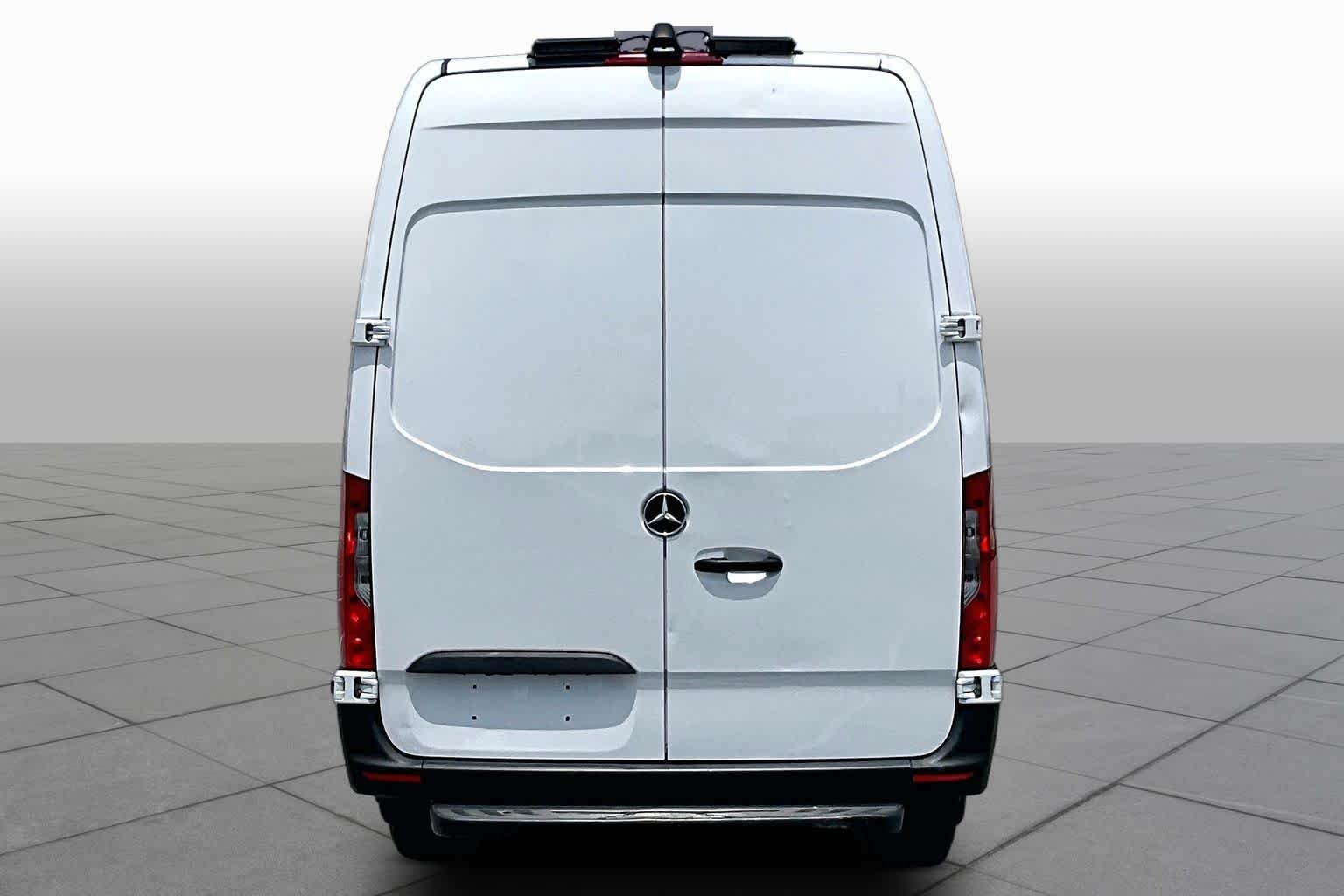 Used 2024 Arctic White Mercedes-Benz  image 5