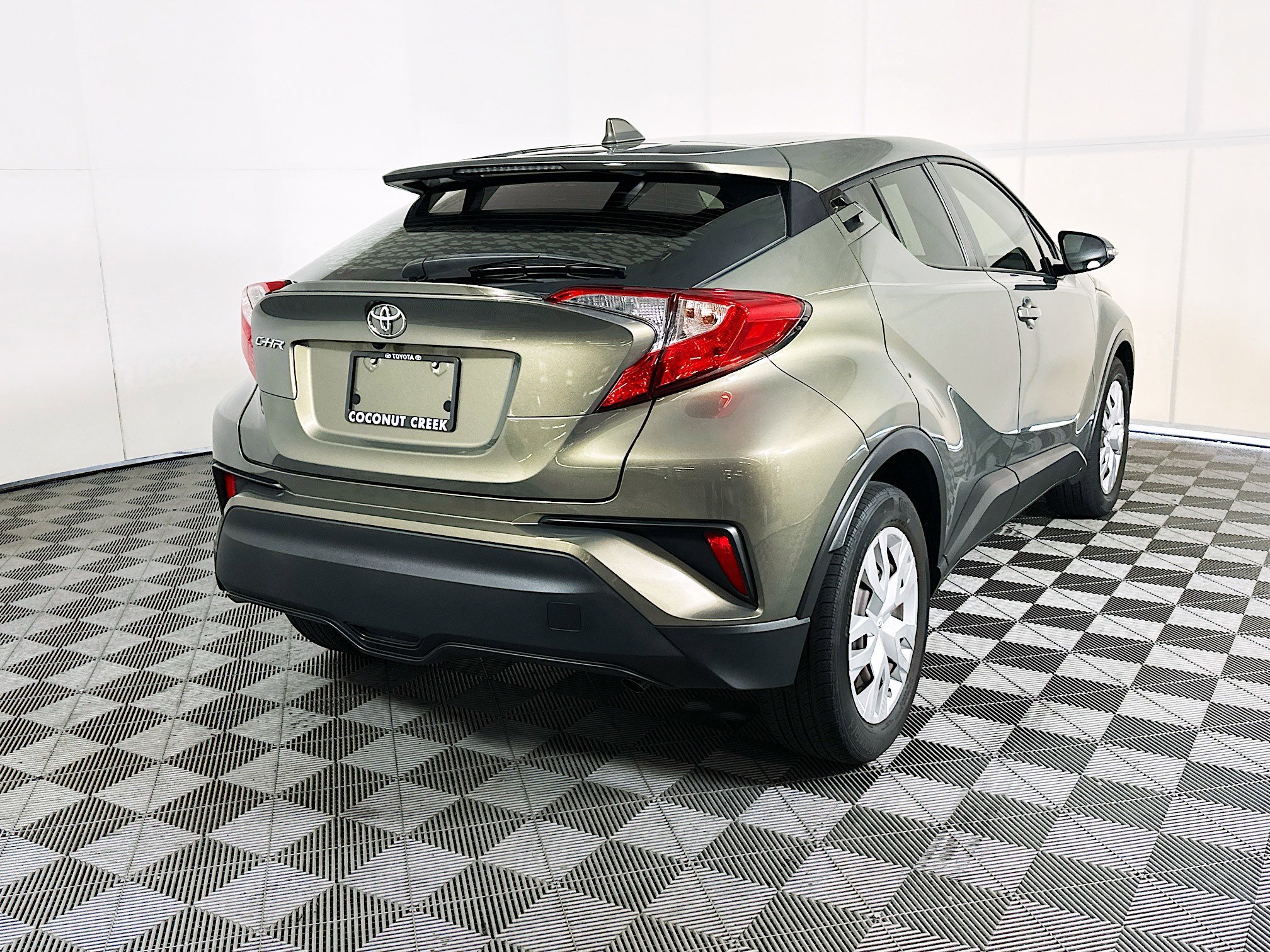 Used 2021 Bronze Toyota LE image 3