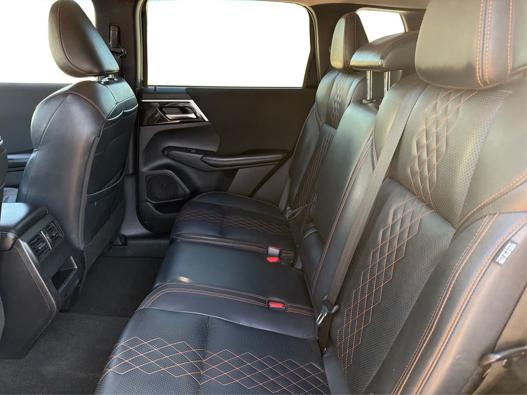 Used 2022 Labrador Black Pearl Mitsubishi ES image 11