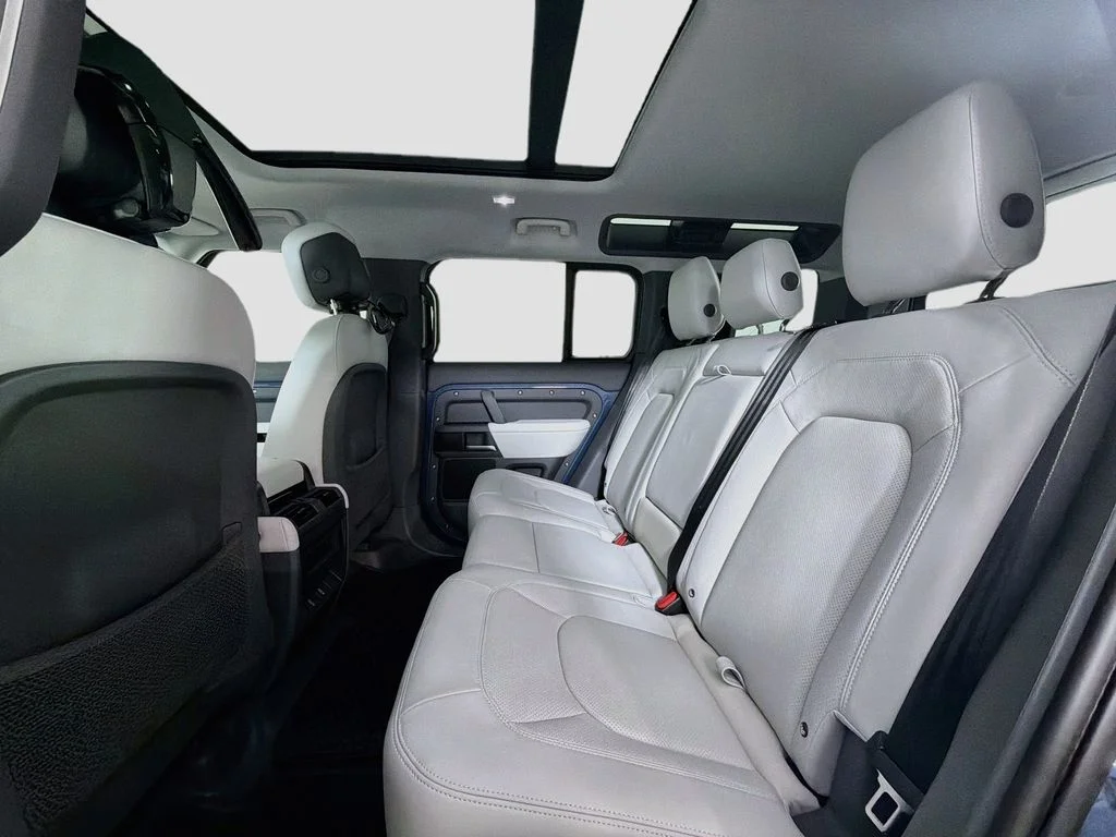 New 2026 Tasman Blue Land Rover X-Dynamic SE image 26